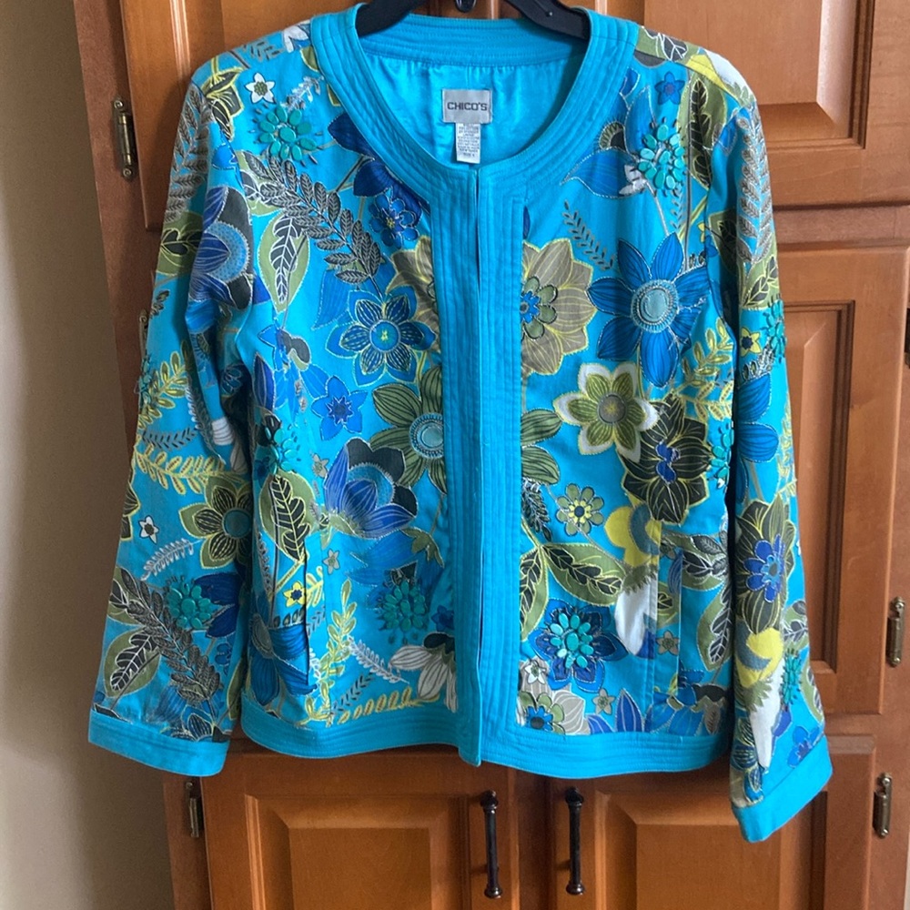 Elegant floral print jacket decorated with beaded flowers. Fully lined!